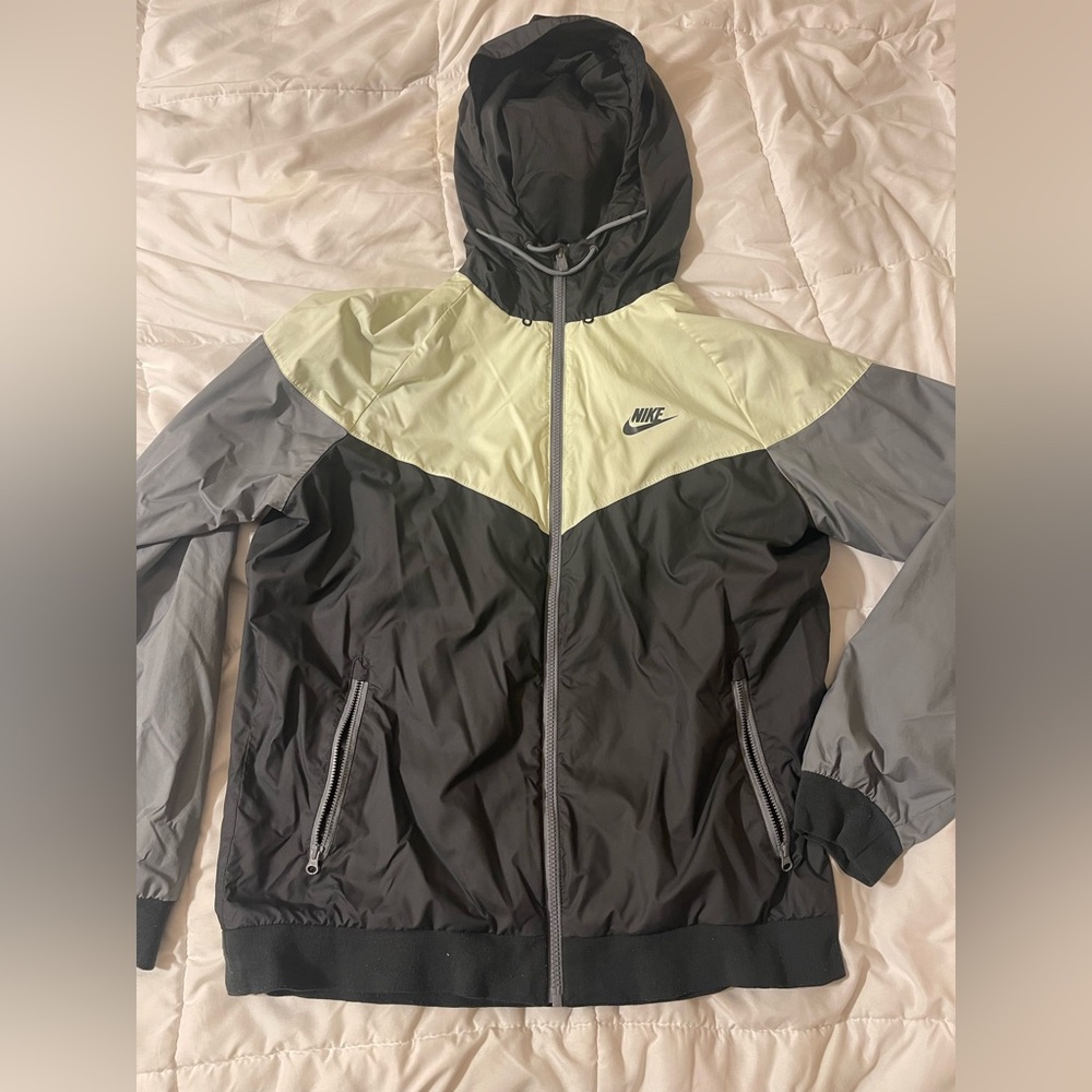 Nike Men's Black and Light Gray Windbreaker